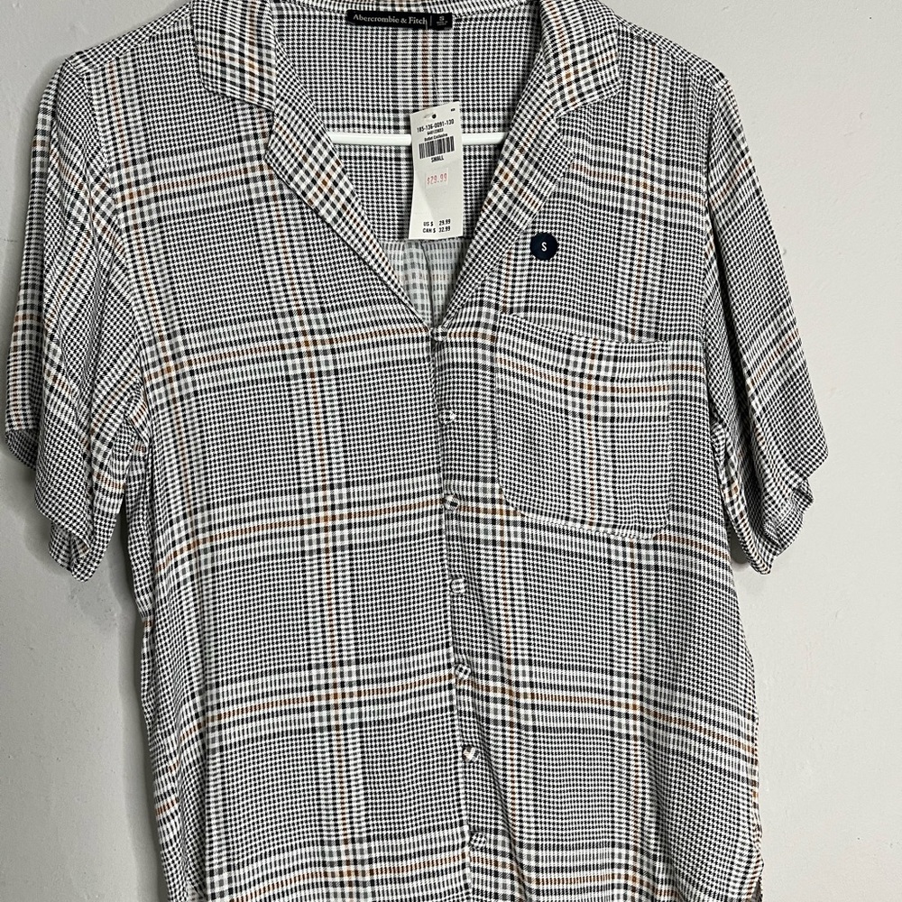 Albercrombrie shirt black and white square size S